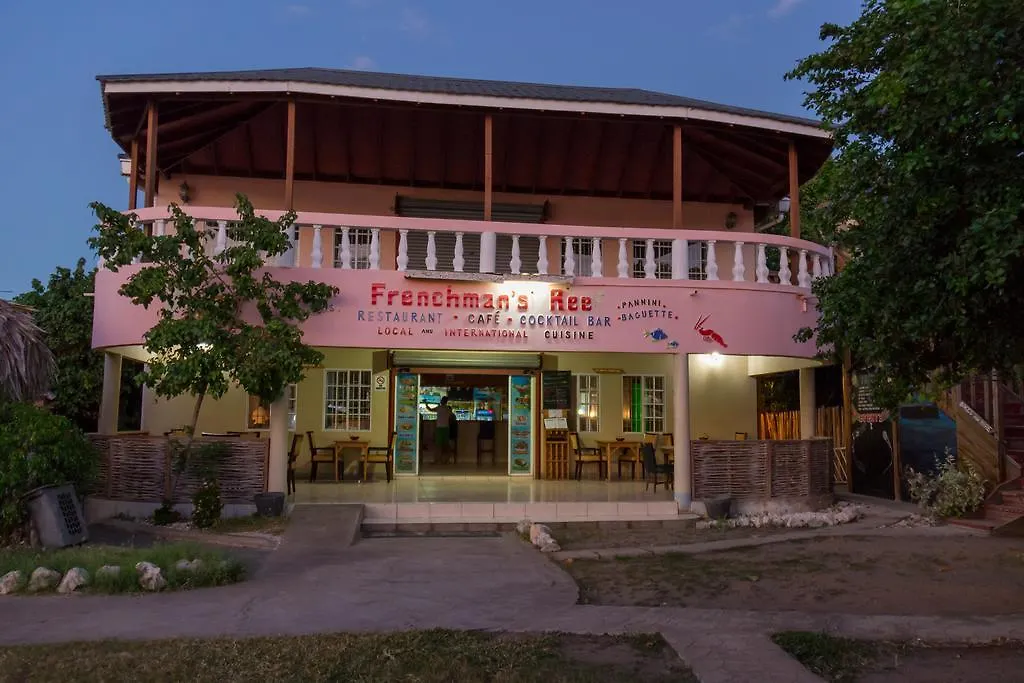 טרזר ביץ' Golden Sands Guest House ג'מייקה